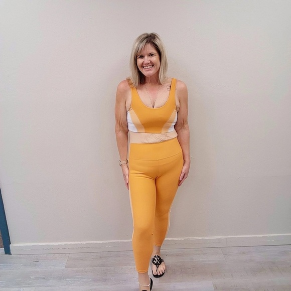 Wilo The Label Other - Wilo Sports Bra & Leggings Set - Size Large (Australian Brand/ fits like 10)